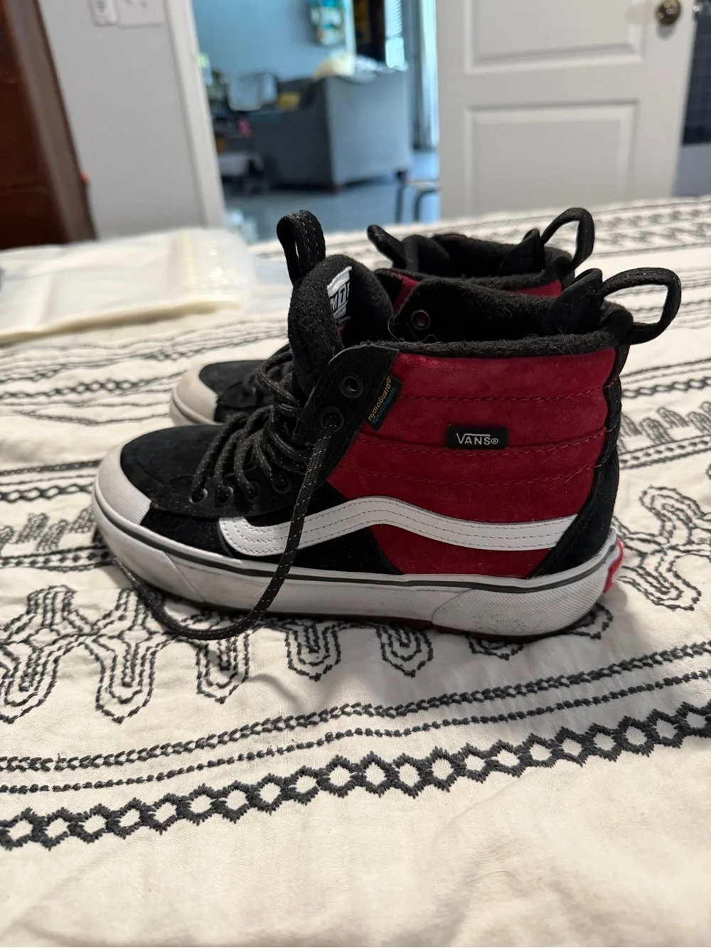 Vans Black, Red & White High-Top Skate Sneakers MTE for cold weather